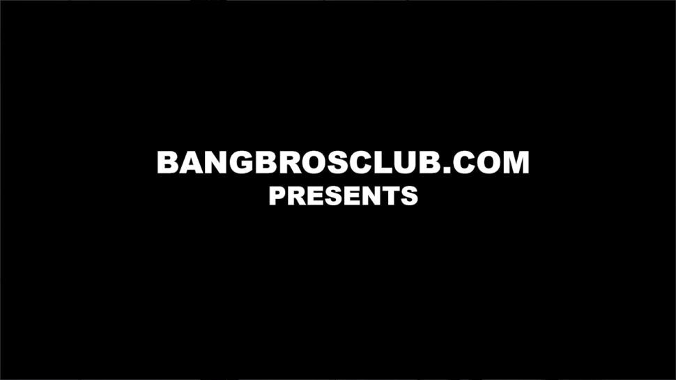 BANG BROS CLUB - Wicked Gianna Dior masturbates before she sucks and fucks