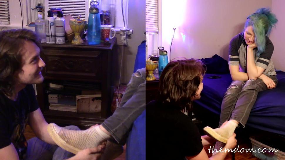 ManicSundae's Stinky First Time Foot Worship - Turns her on and becomes a makeout session!