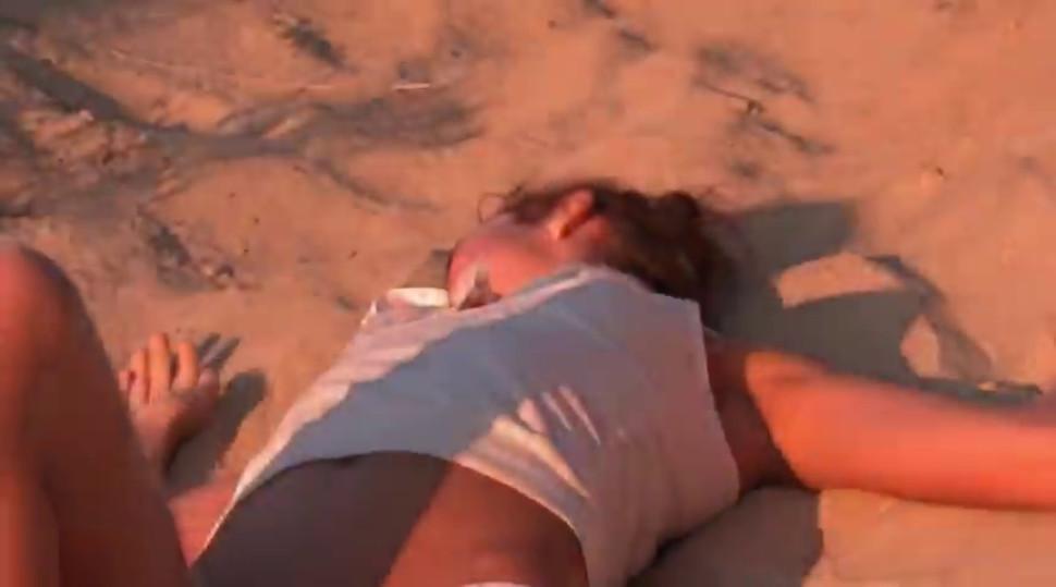 sexy teen masturbate on the hot beach