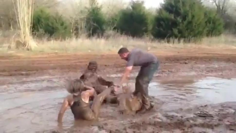 Red dirt jeep girls mud wrestling