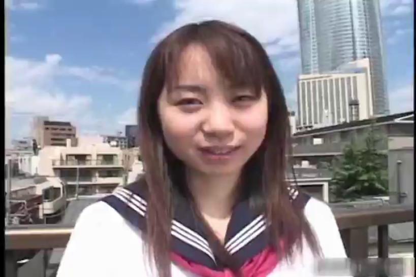 Japanese schoolgirl upskirt in public part5 - video 1