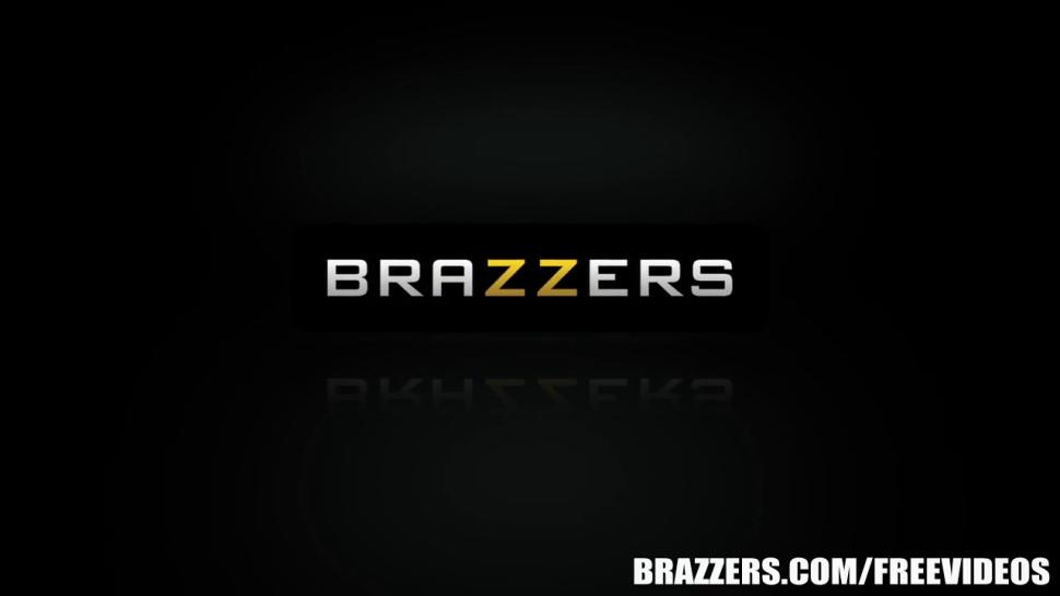 Brazzers - 2 guys and 2 Milfs screw