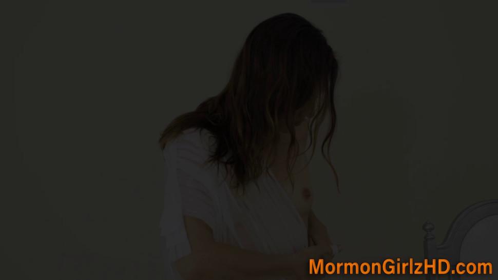 MORMONGIRLZHD - Mormon teen gives handjob