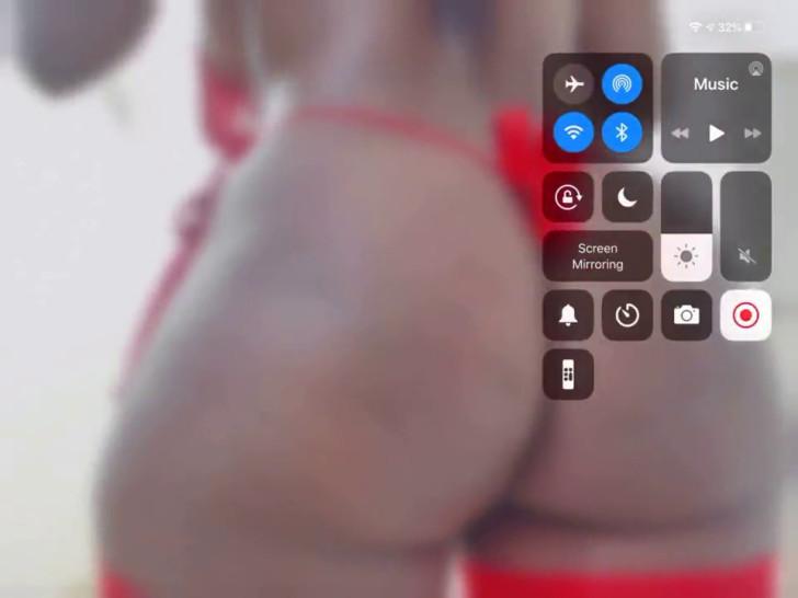 horny ebony showing her juicy fat ass on webcam