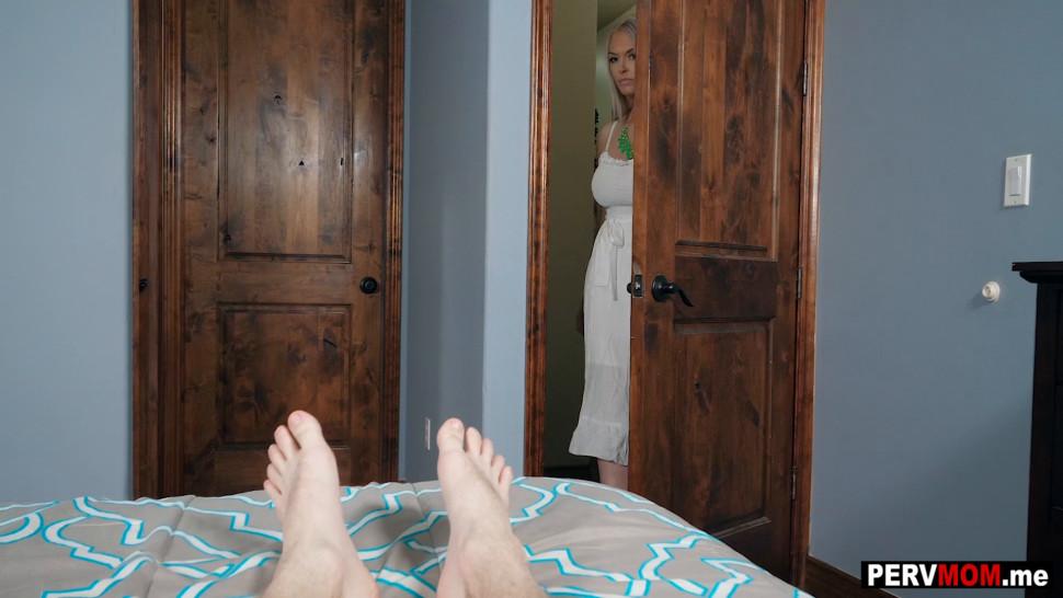 Blowjob in the morning from my amazing blonde stepmom