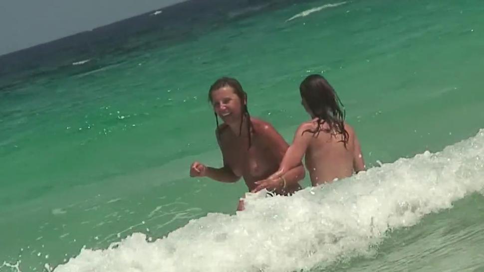 Sexy beach girl wrestles her FWB in the sea before enjoying the power of the waves on her pussy