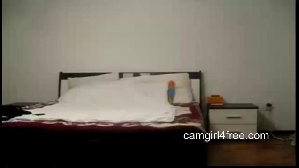 Hot teen shakes her tight ass on webcam - video 1