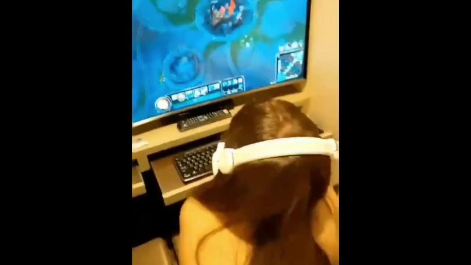 Cyber fan was played by penetrating while playing games by doggy