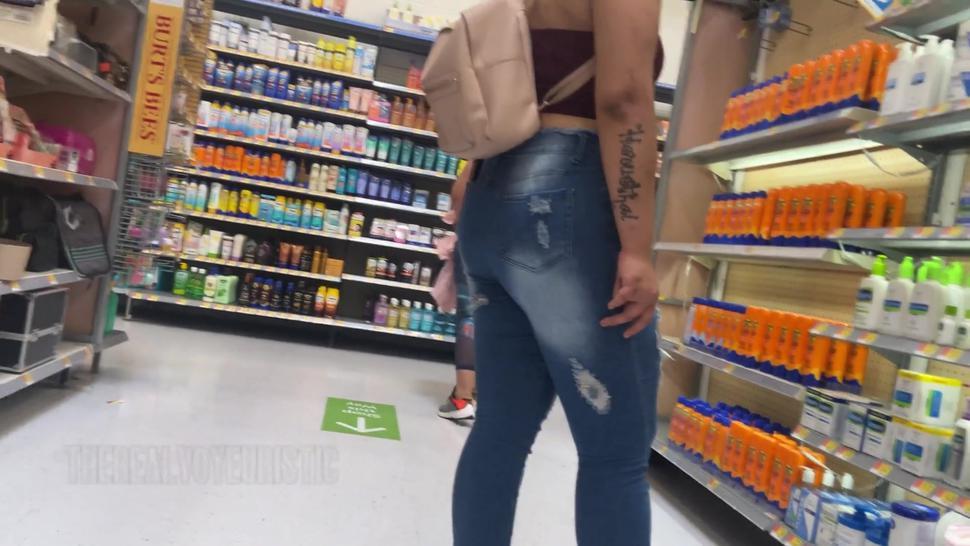 Candid 4k - Short Clip of Cute Latina in Jeans