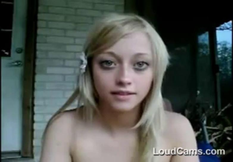 Blonde Teen Masturbates Outside