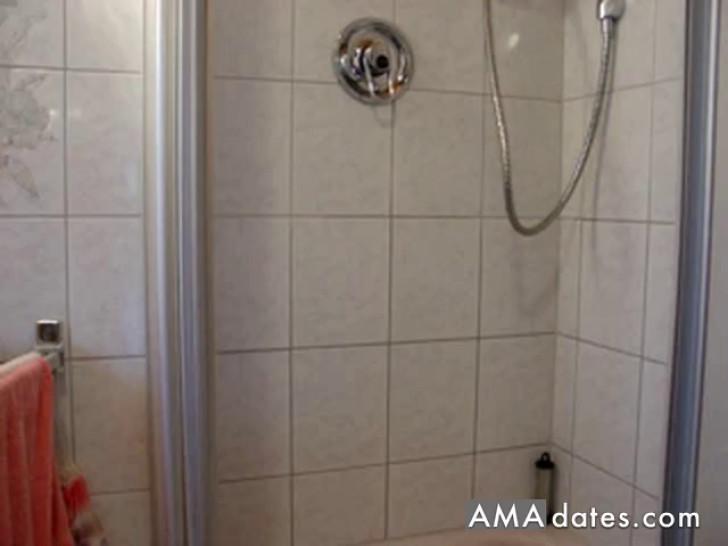 Classic blonde PAWG in her prime takes shower