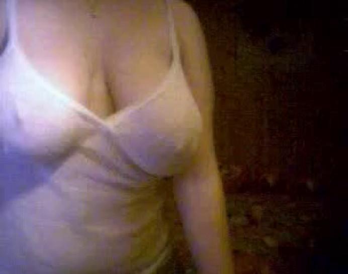 Girl with big boobs show on cam