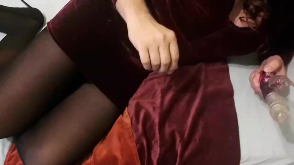 Crossdresser in velvet cum no hands