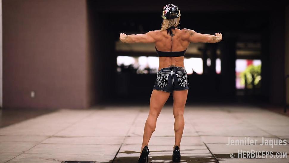 Sexy muscle woman