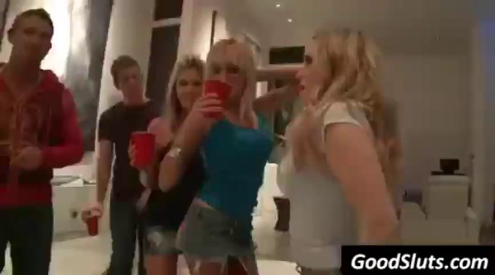Party college girls gets drunk and kisses