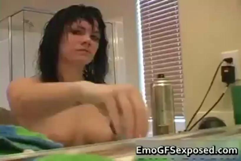 Hottie teen emo in the bathroom fixing part4 - video 2