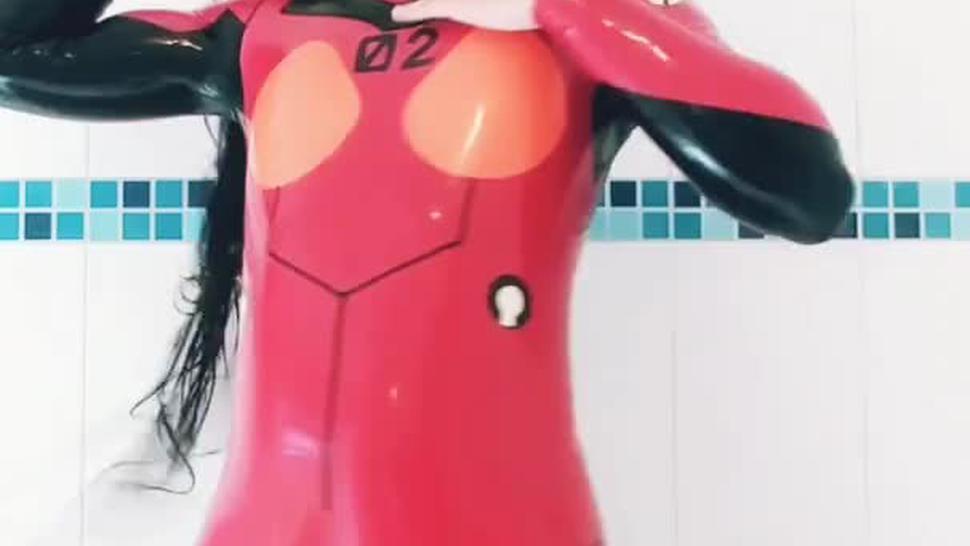 Cosplay Asuka latex catsuit zipless under shower + bondage bonus
