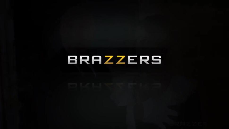 British girl Erica Fontes gets pounded - Brazzers