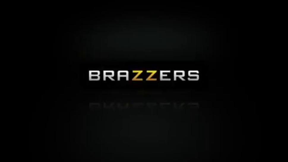Brazzers - Mommy Got Boobs - Homemade American Tits scene starring Ariella Ferrera and Jordi El Ni&a