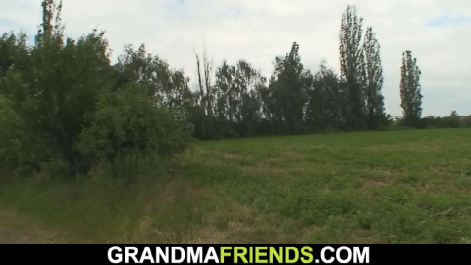 GRANDMA FRIENDS - Sexy grandma outdoor double penetration