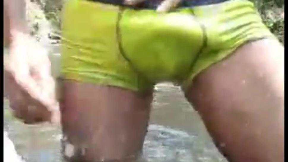 Desi muscular boy jerking in river / Indian hot cum 002
