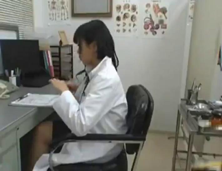 Japanese doctor is horny for cock part1 - video 1