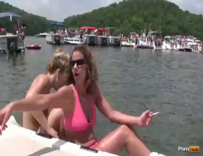 PARTY COVE NAKED ON THE WATER - Scene 4 - video 1