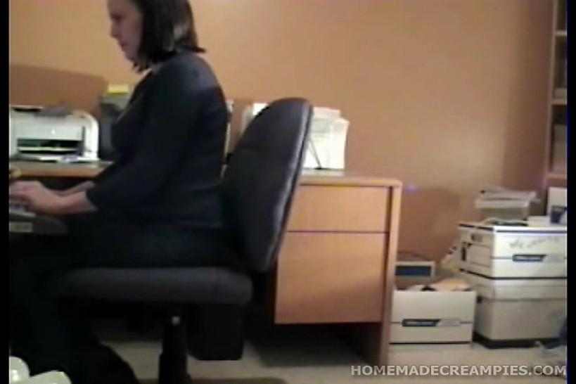 HOMEMADE CREAMPIES - Wife Gets Creampie in Home Office
