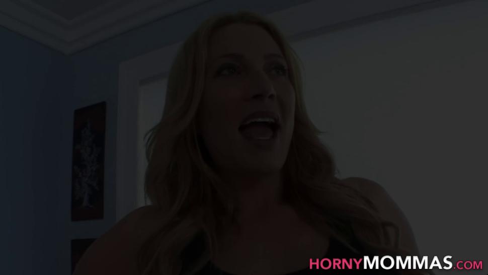 Horny milf gets pussy licked - video 1