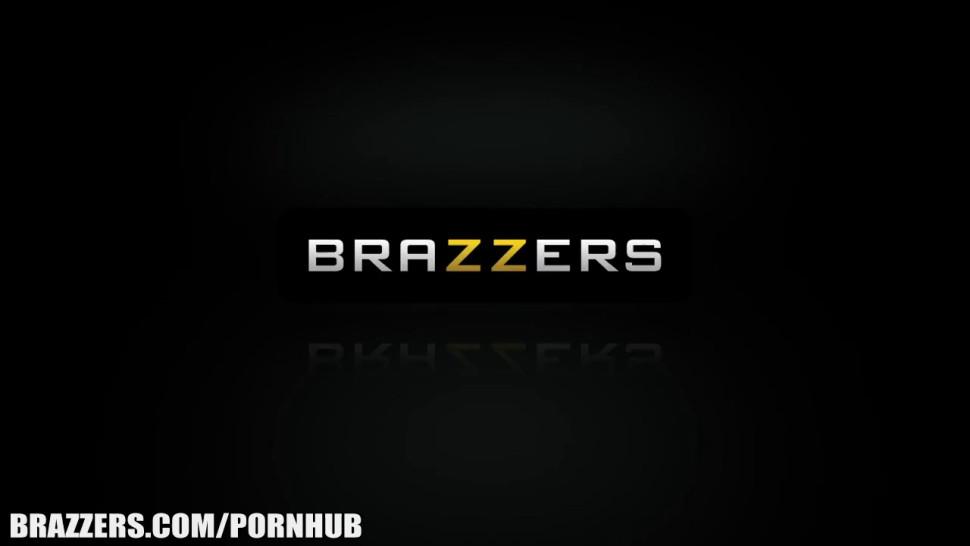 Brazzers - Sexy maid Eva Karera loves big dick