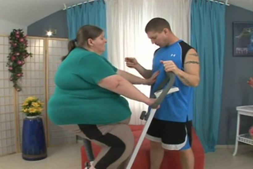 Personal Trainer Fucks Obese Woman