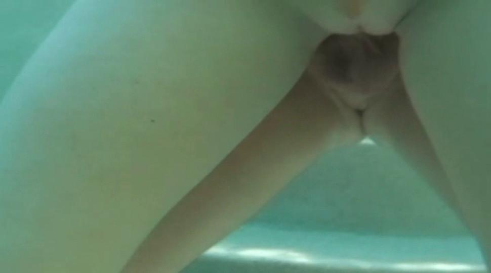 Amateur sweet redhead cunt fucked underwater for money