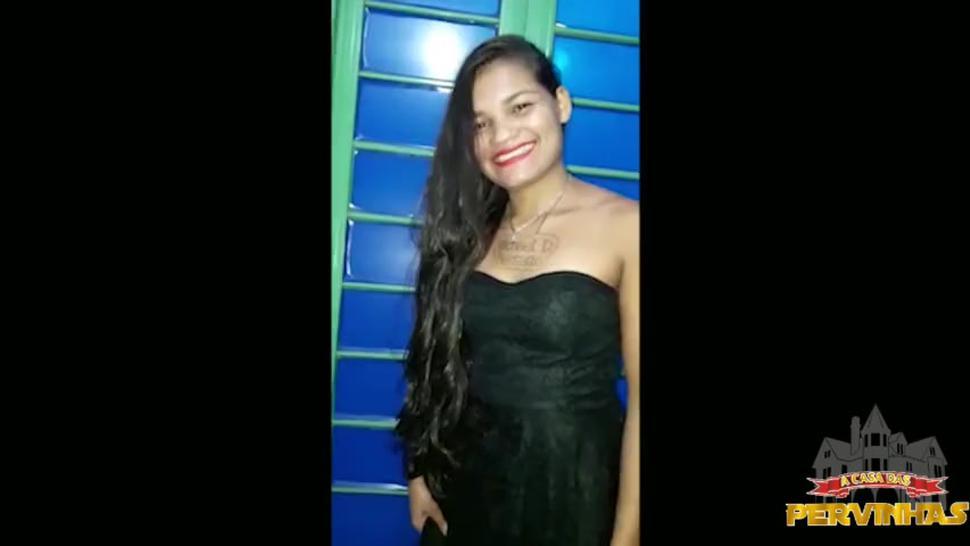 Novinha Ester dançando funk sem calcinha