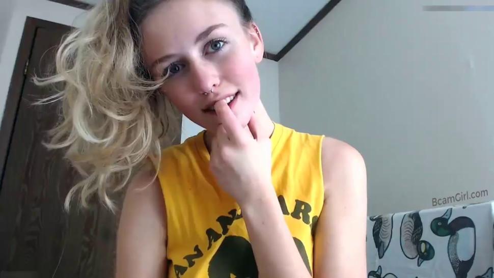 Amateur Young Teen Masturbate on Webcam live
