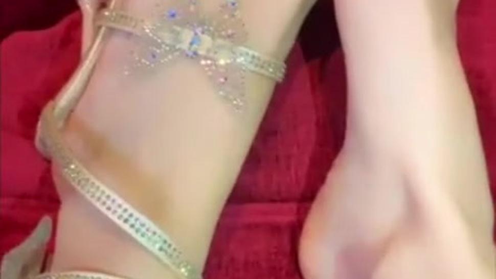 barefoot high-heels webcam tease