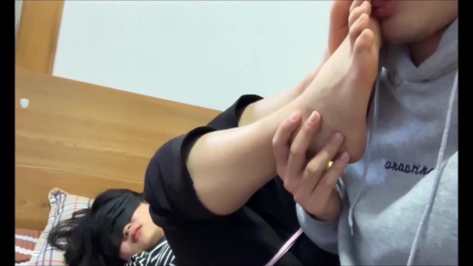 Asian Feet Worship - Sucking and Licking Soles and Toes