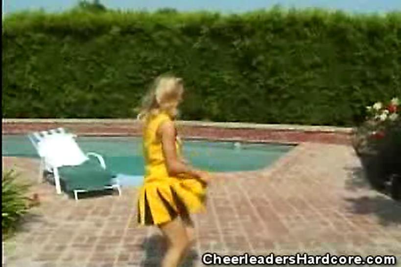 CHEERLEADERS HARDCORE - Cheerleaders Blows Cock By The Pool