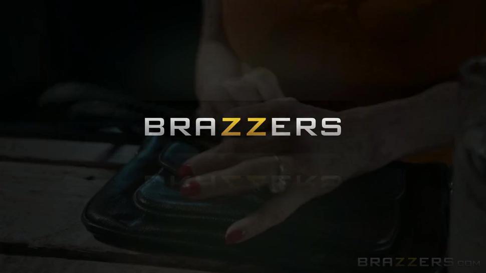 Dirty wife cheats with bar man - Brazzers