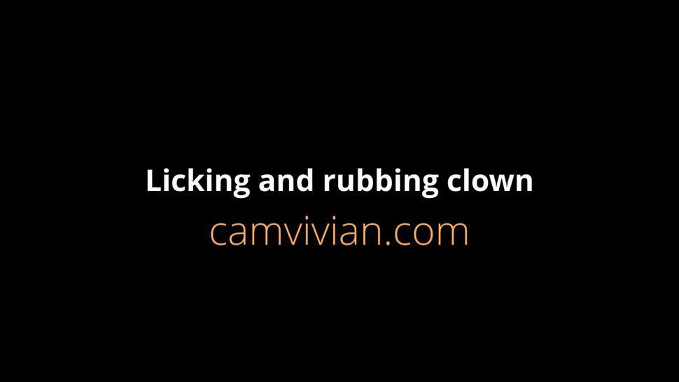 camvivian-licking-and-138-partp55.mp4Licking and rubbing clown lollipop all over my body