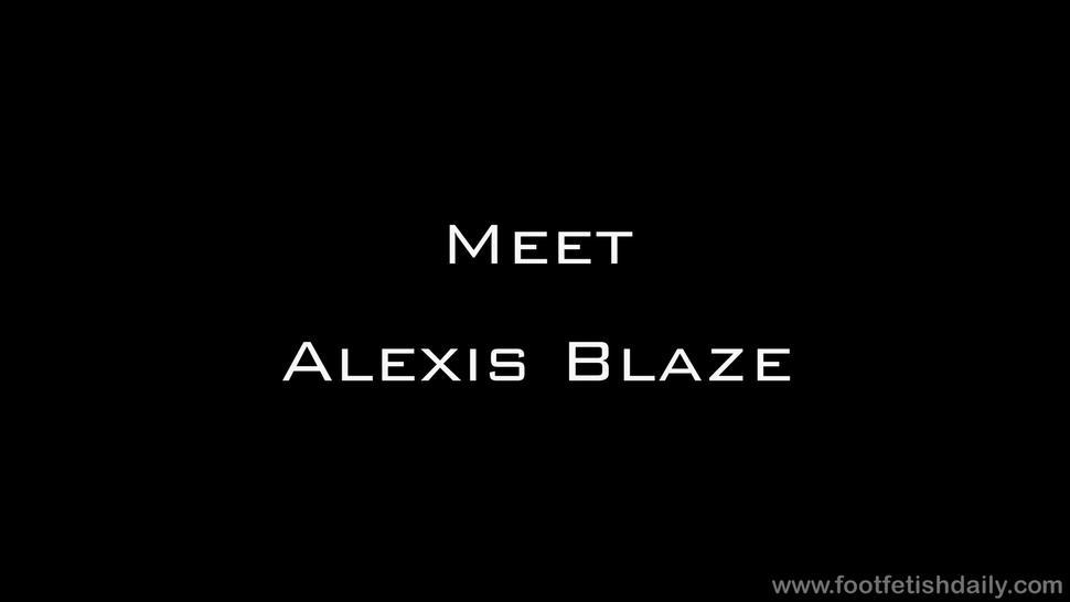 Attractive Girl With Sexy Feet - Alexis Blaze
