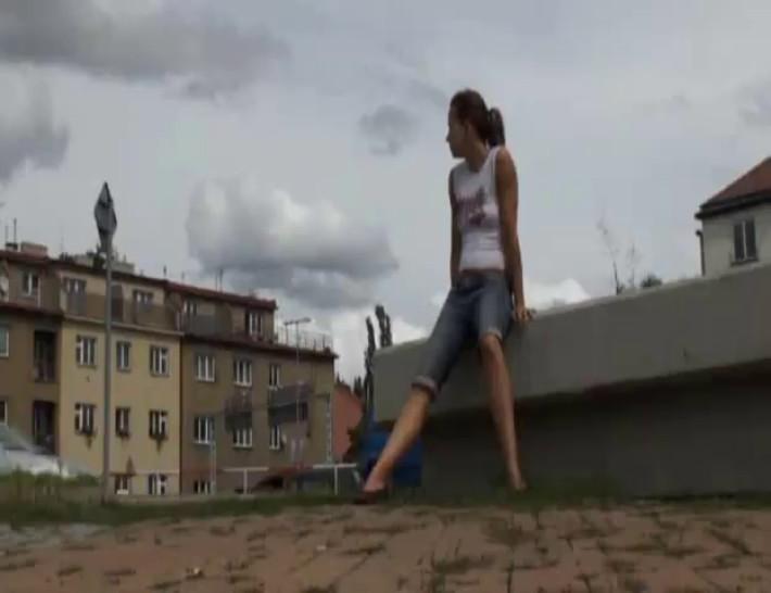 Unterwegs in nasser Jeans - video 1