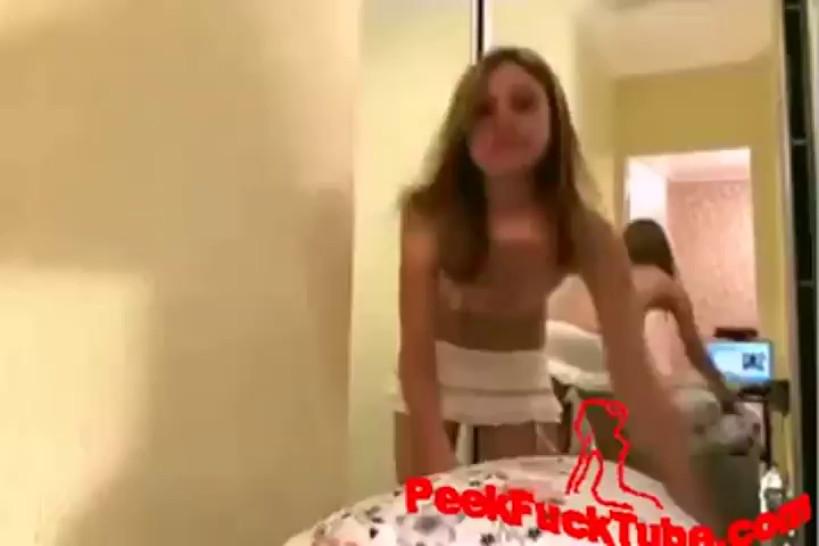 Teen boobs and dancing