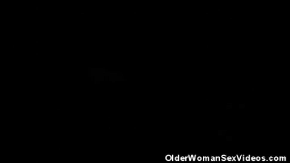 OLDER WOMAN SEX VIDEOS - Cock Sucking Karen Cougar