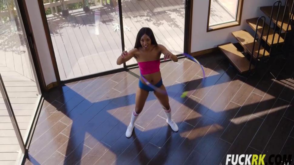 Sizi Sev In Hula Hoop Hottie Ebony