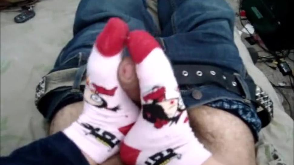 Young Latina girlfriend give sockjob and getting cum drenched feet