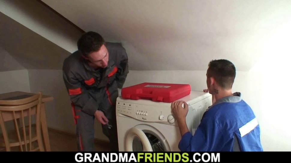 GRANDMA FRIENDS - Two workers screw busty blonde grandma