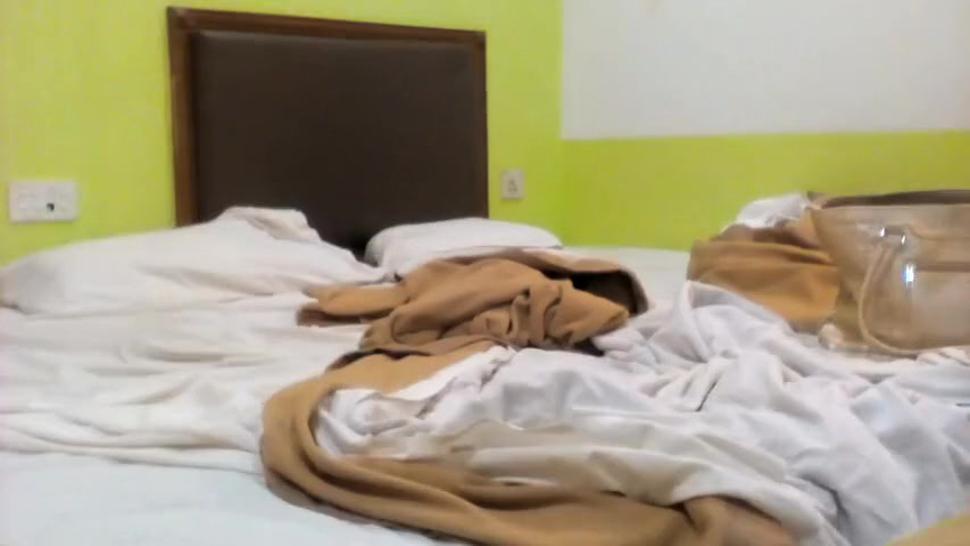 Amateur Arab couple spends time fucking on the bed