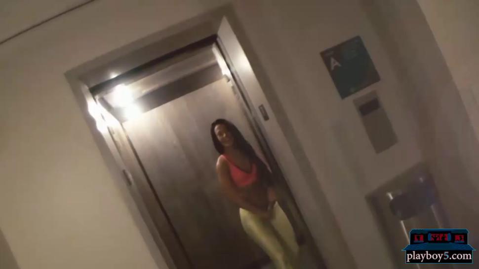 Hotel sex with a perfect ass girlfriend who is quite daring