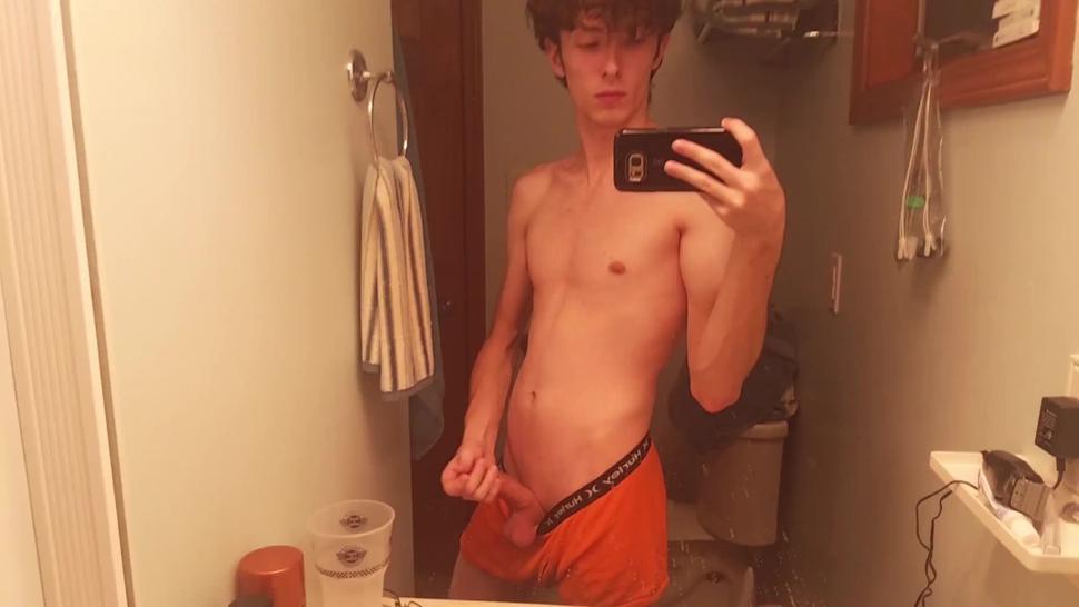 Twink Shows Off in Bathroom