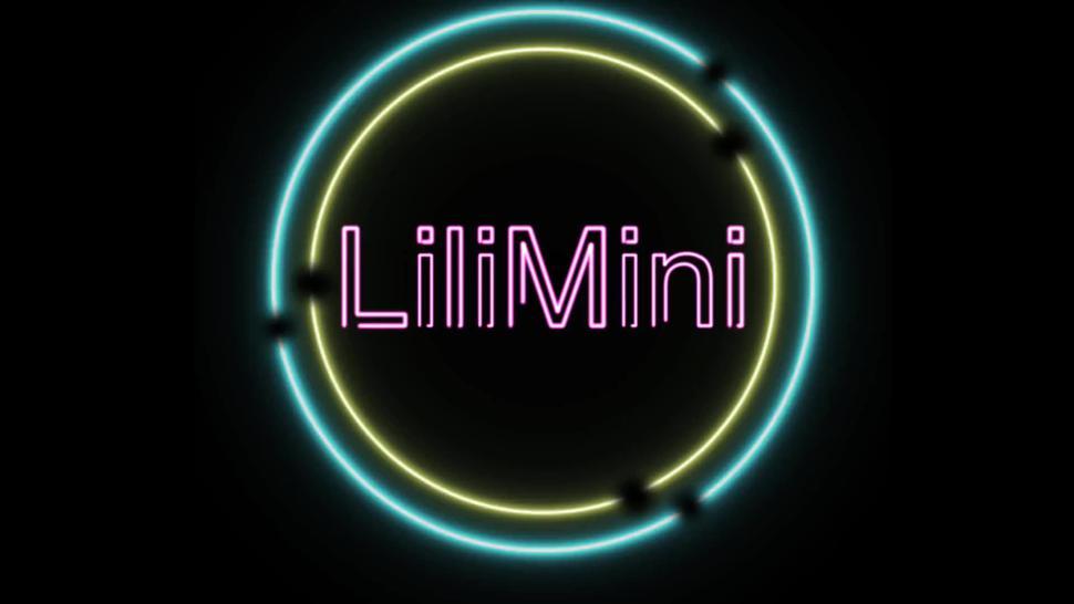Lilimini - Je me baise le cul bien profond sur une grosse bite black